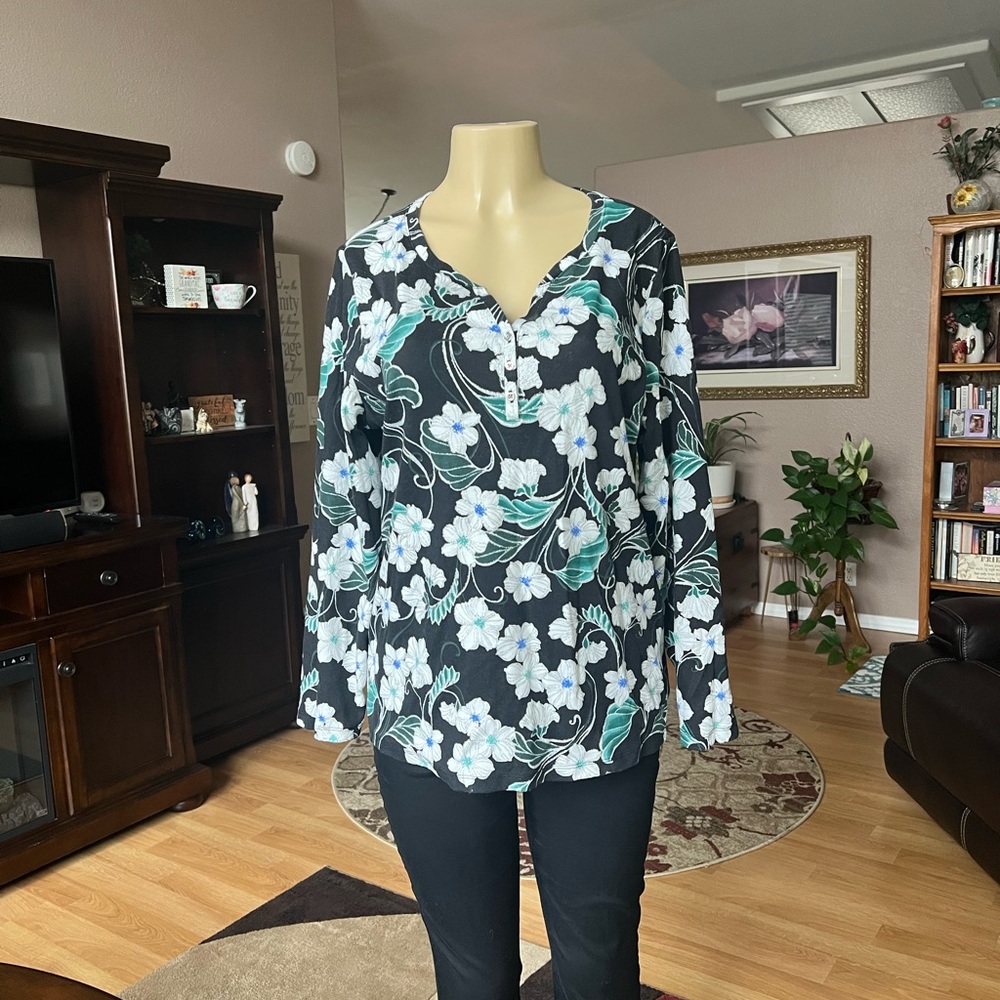 Karen Scott multicolored long sleeve Vneck blouse-size XL